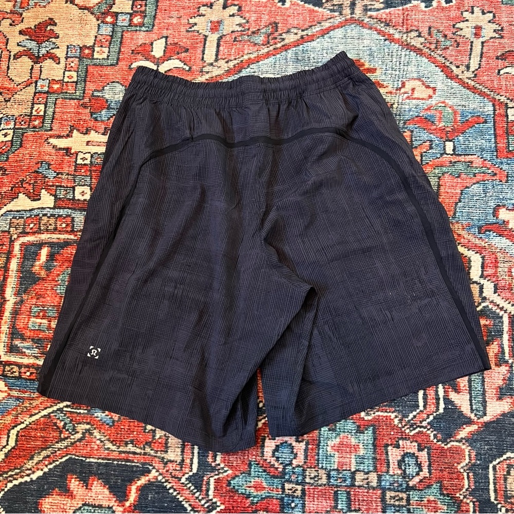 LuluLemon - medium shorts with cool pattern - Picture 2 of 4